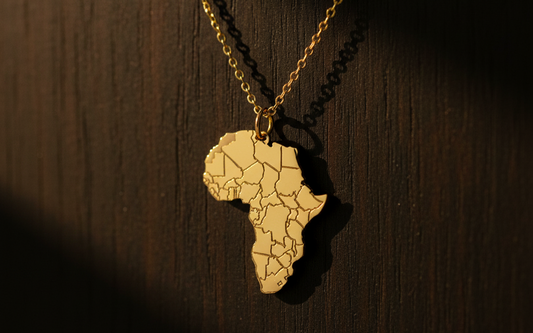 Comment le Collier Afrique en Or 18K m'a reconnectée à mes racines