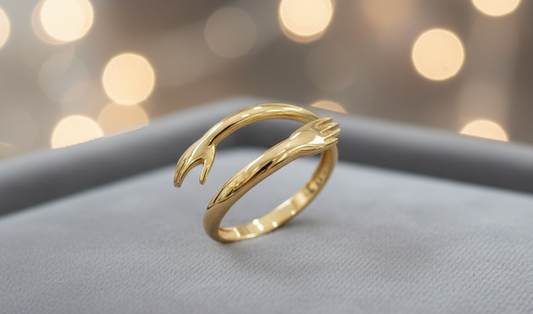 La Bague Câlin : L'Étreinte Réconfortante de l'Or 18K, Un Refuge pour l'Âme