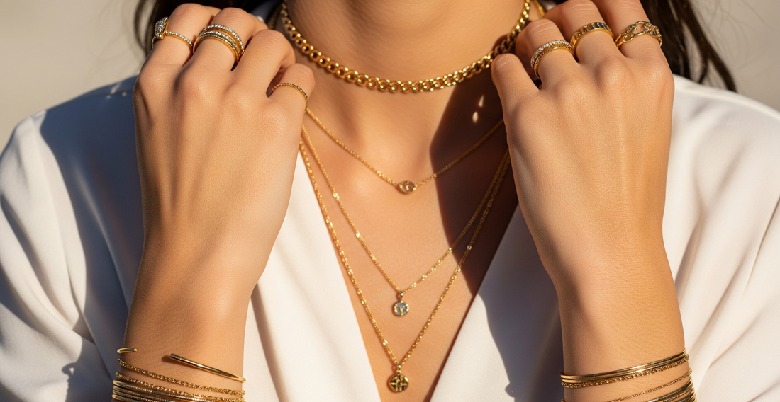 L'art de superposer ses bijoux : Maîtriser le layering à la marocaine