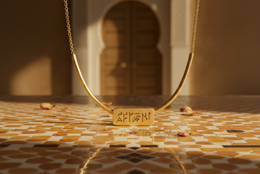 Quand l'alphabet berbère rencontre l'or : L'histoire cachée derrière votre collier Tifinagh