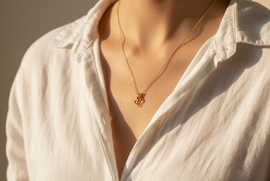 Le Collier Danse Intime : quand la finesse de l’Or 18K donne le ton