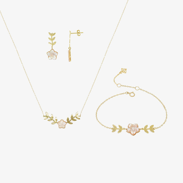 مجموعة زهور الصفاء من الذهب عيار 18 قيراطًا