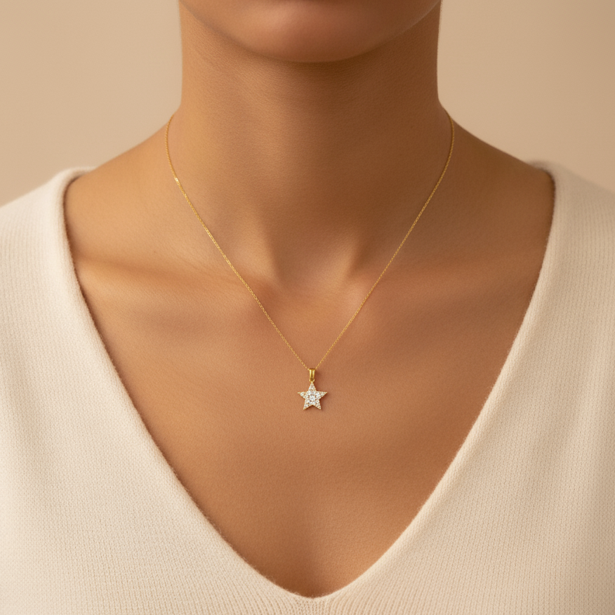 قلادة نجمة من الذهب عيار 18 قيراطًا