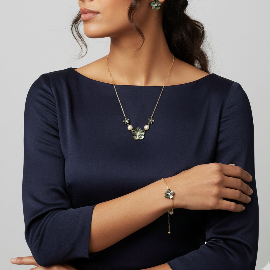 مجموعة من الذهب عيار 18 قيراطًا بنقاء لؤلؤي