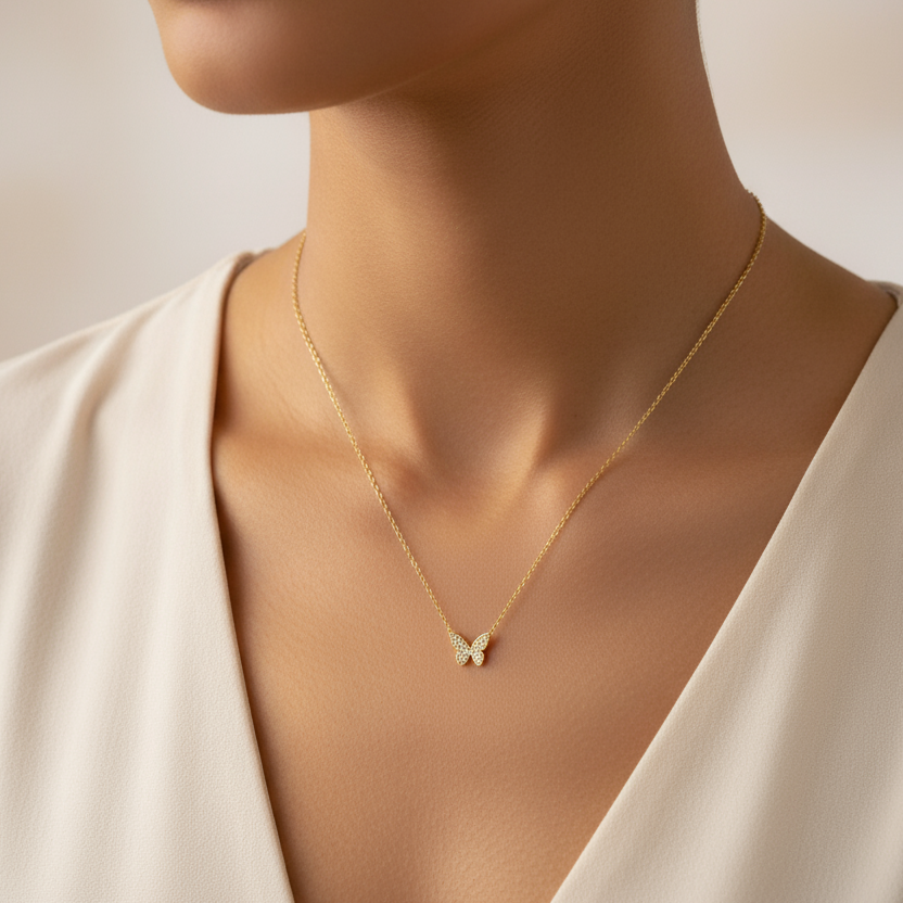 قلادة الفراشة من الذهب عيار 18 قيراطًا 