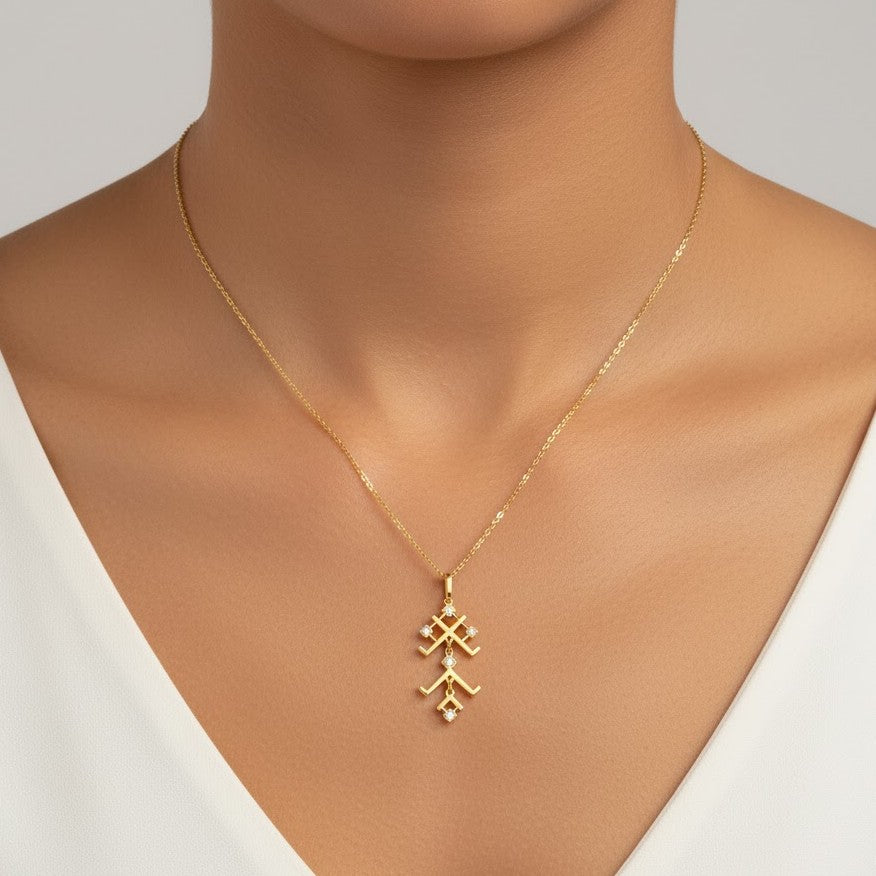 قلادة تاتو من الذهب عيار 18 قيراطًا