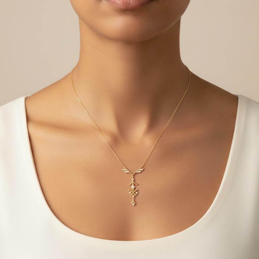 قلادة وشم أسكيون من الذهب عيار 18 قيراطًا 