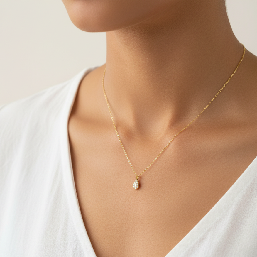 قلادة اللوز من الذهب عيار 18 قيراطًا