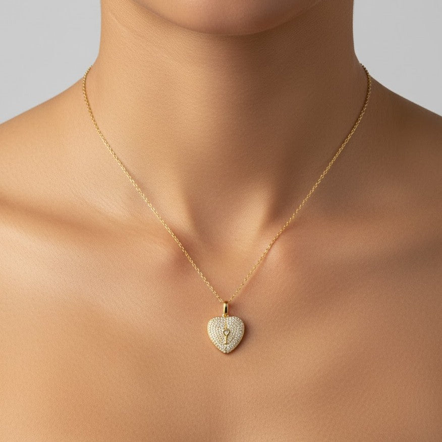 قلادة القلب المفتوح من الذهب عيار 18 قيراطًا