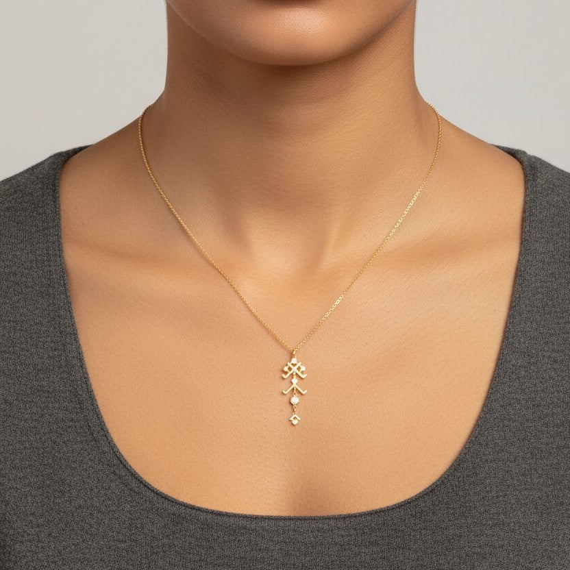 قلادة وشم من الذهب عيار 18 قيراطًا