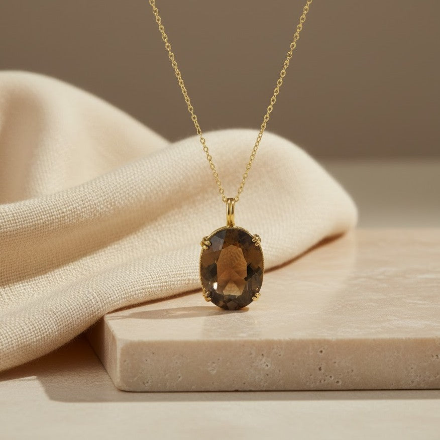 قلادة غامضة من الذهب عيار 18 قيراطًا مرصعة بحجر الكوارتز الدخاني