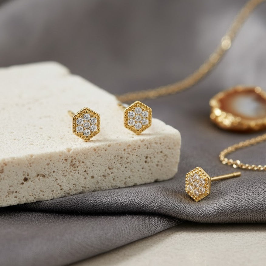 قرط ذهبي مرصع بالكريستال عيار 18 قيراطًا