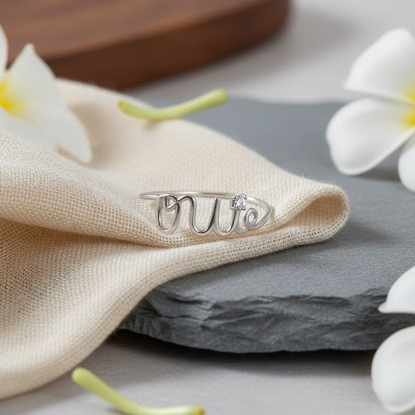 خاتم Oui من الذهب الأبيض عيار 18 قيراطًا