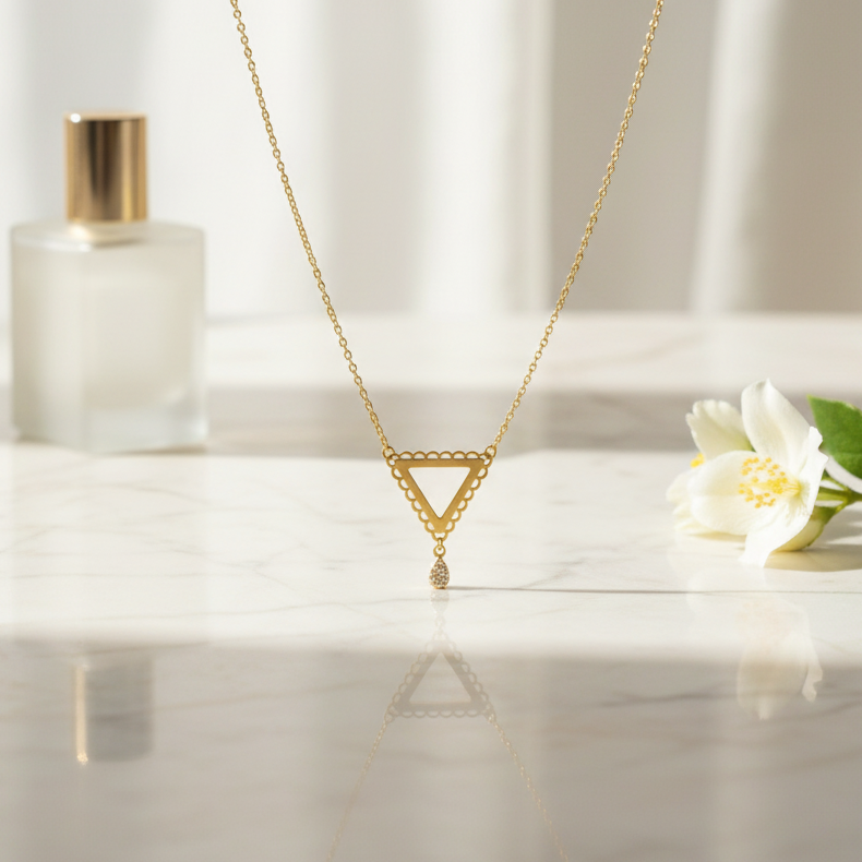 قلادة مقلوبة