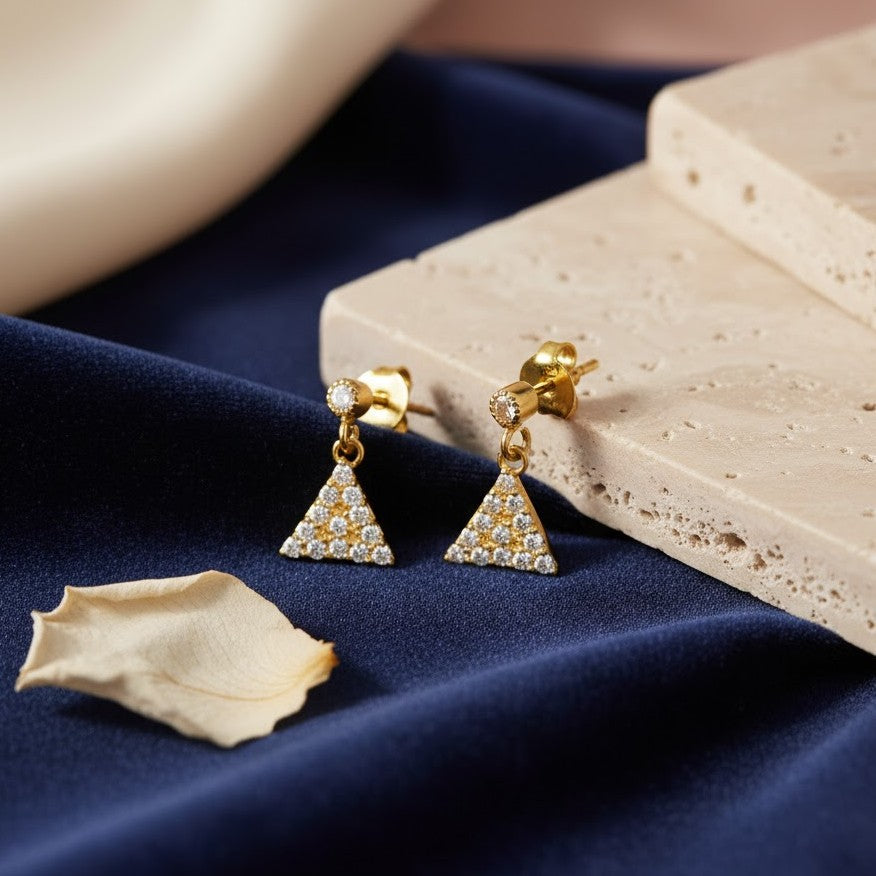 حلقة هرمية من الذهب عيار 18 قيراطًا