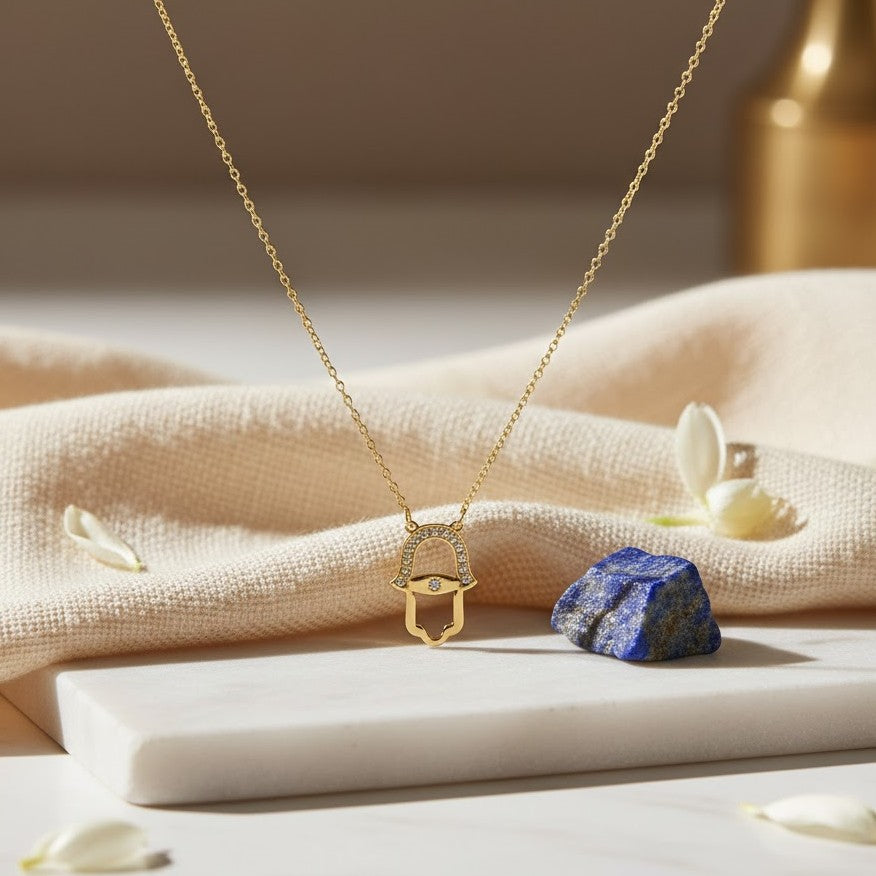 قلادة عين خميسة من الذهب عيار 18 قيراطًا