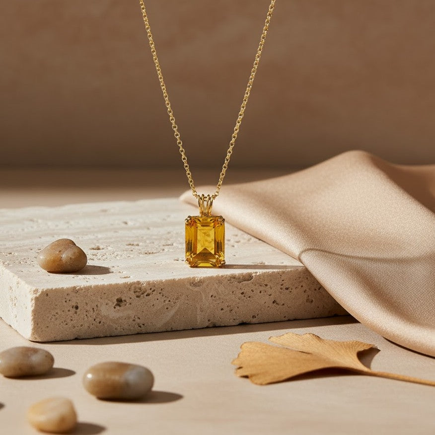 قلادة من حجر السترين الطبيعي من الذهب عيار 18 قيراطًا