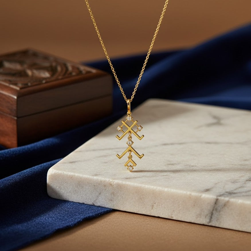 قلادة تاتو من الذهب عيار 18 قيراطًا