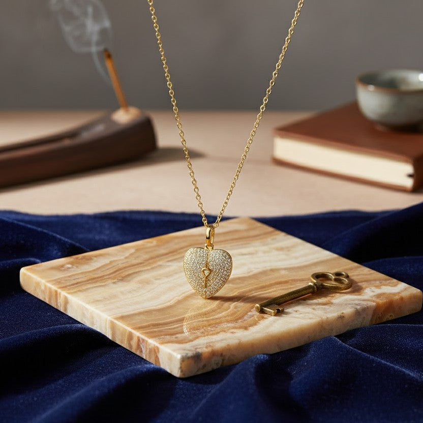 قلادة القلب المفتوح من الذهب عيار 18 قيراطًا