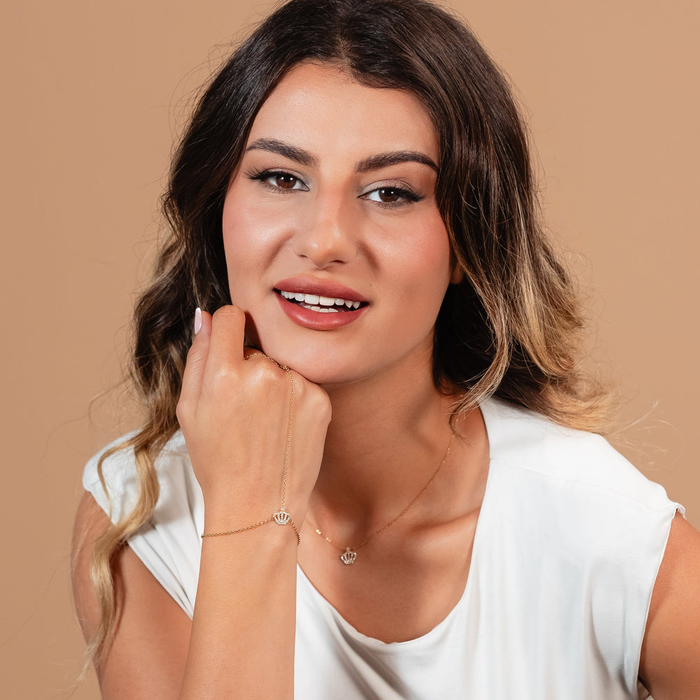 Hand Chain Royal Charm en Or 18k