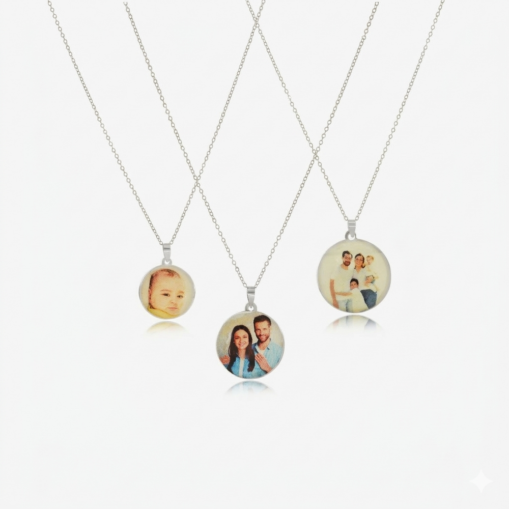 قلادة ذهبية عيار 18 قيراطًا تحمل صورة شخصية