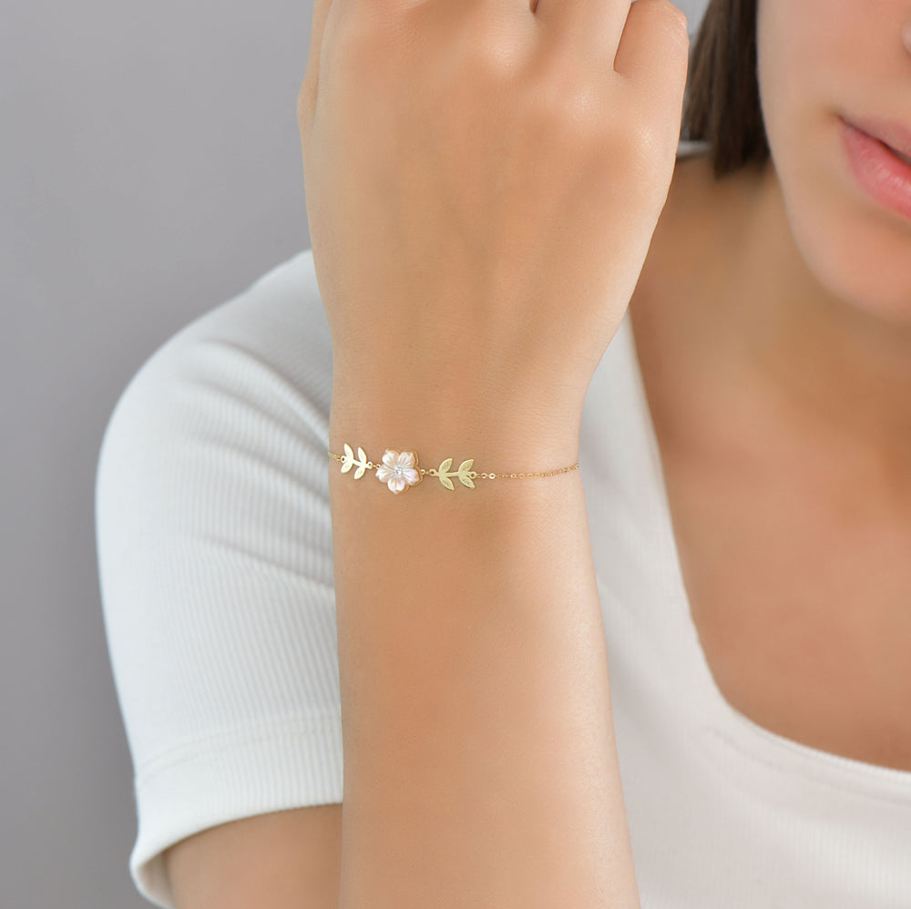 Floral Serenity in 18K Gold